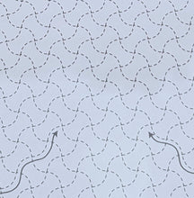 Load billede i galleri fremviser, Offwhite bomuldsstof med påtrykt sashiko mønster