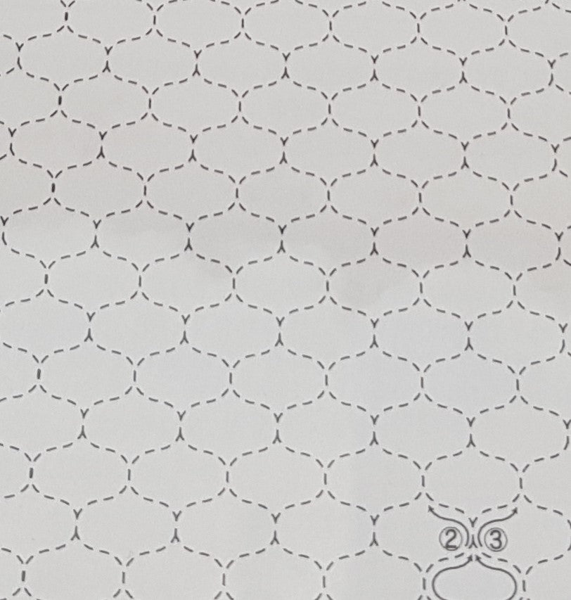 Offwhite bomuldsstof med påtrykt sashiko mønster