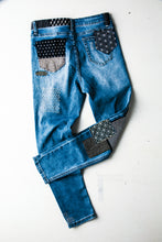 Load billede i galleri fremviser, Sashiko Jeans reparation kit